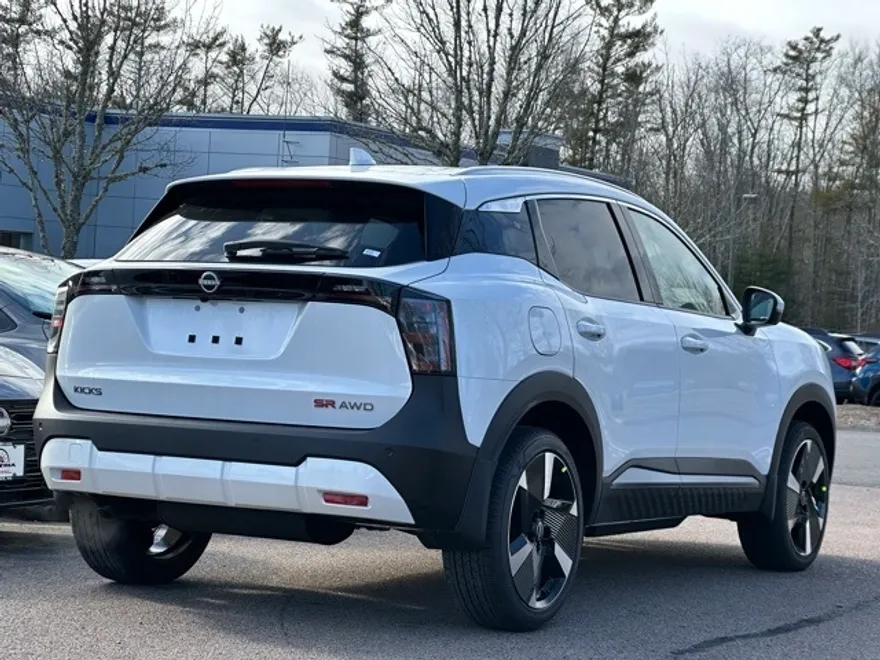 2025 Nissan Kicks SR photo 1