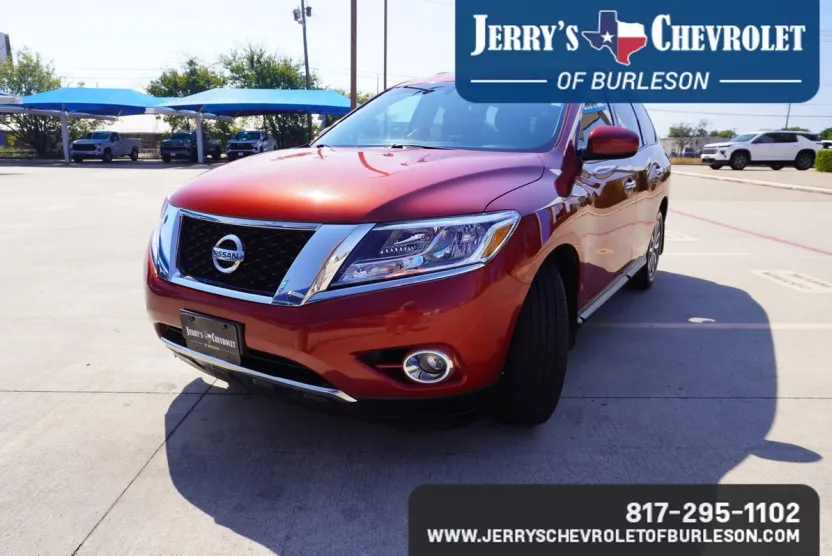 2016 Nissan Pathfinder SV photo 1