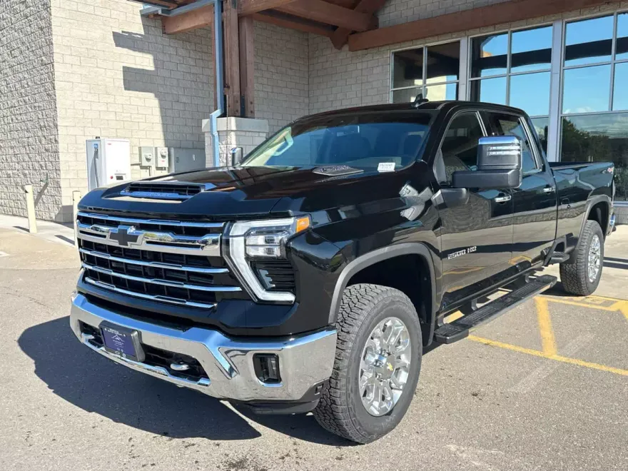 2025 Chevrolet Silverado 2500HD LTZ photo 1