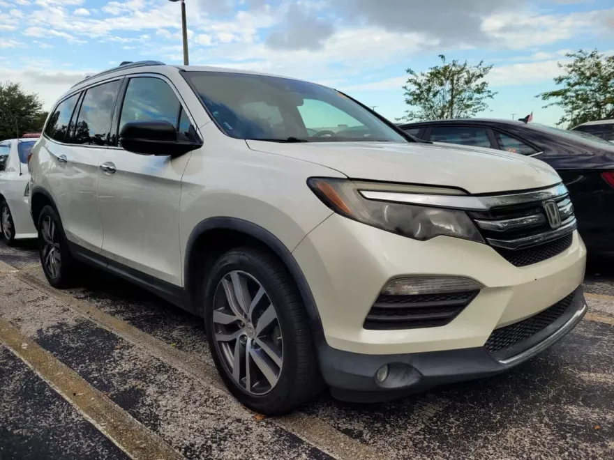2017 Honda Pilot Elite photo 1