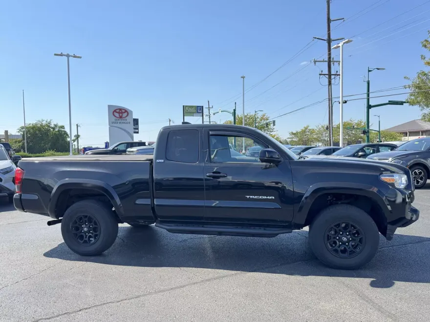 2022 Toyota Tacoma SR5 V6 photo 1