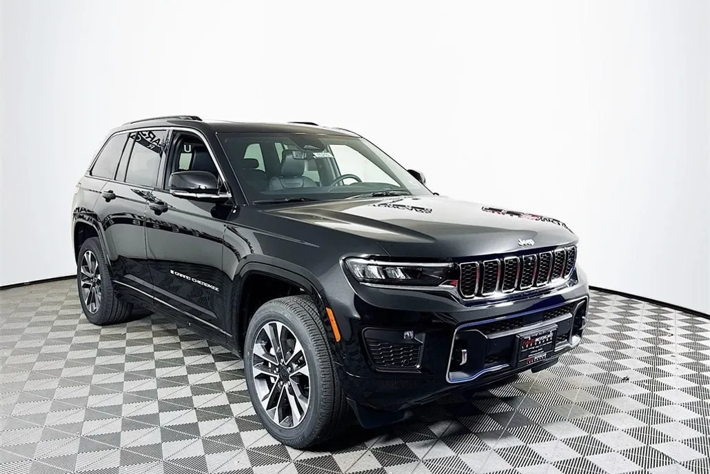 2025 Jeep Grand Cherokee Overland photo 1