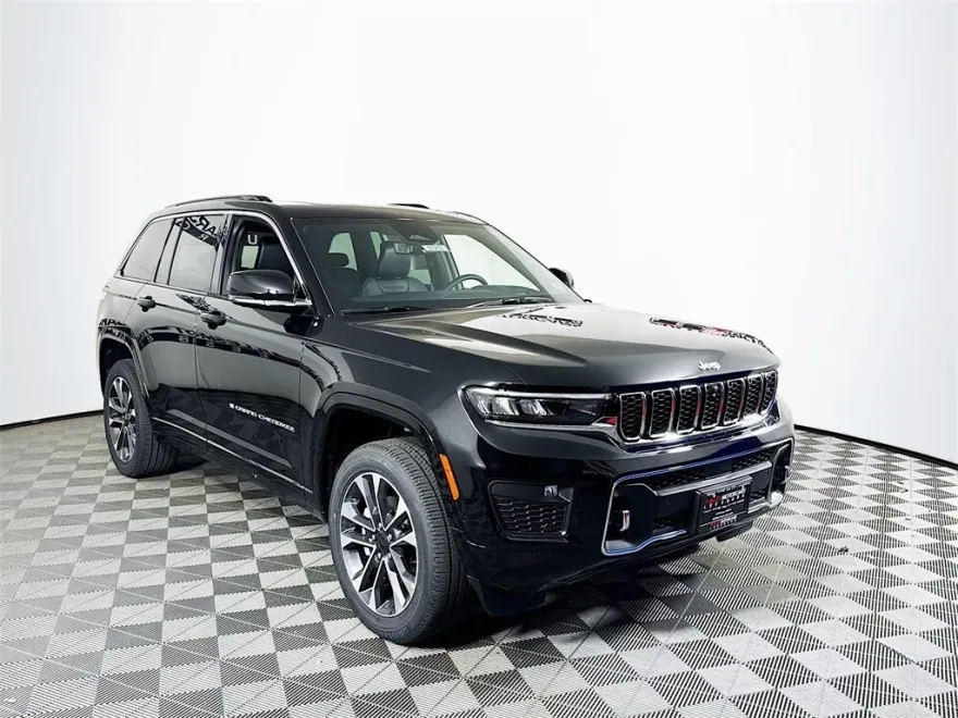 2025 Jeep Grand Cherokee Overland photo 1