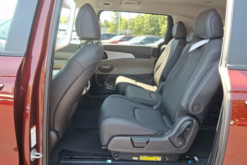2026 Kia Carnival EX photo 1