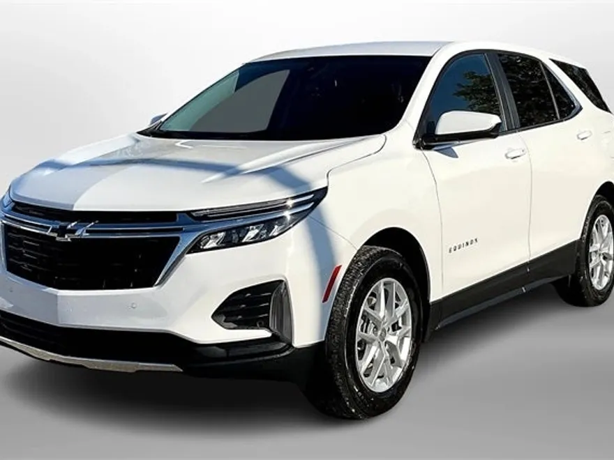 2024 Chevrolet Equinox LT photo 1