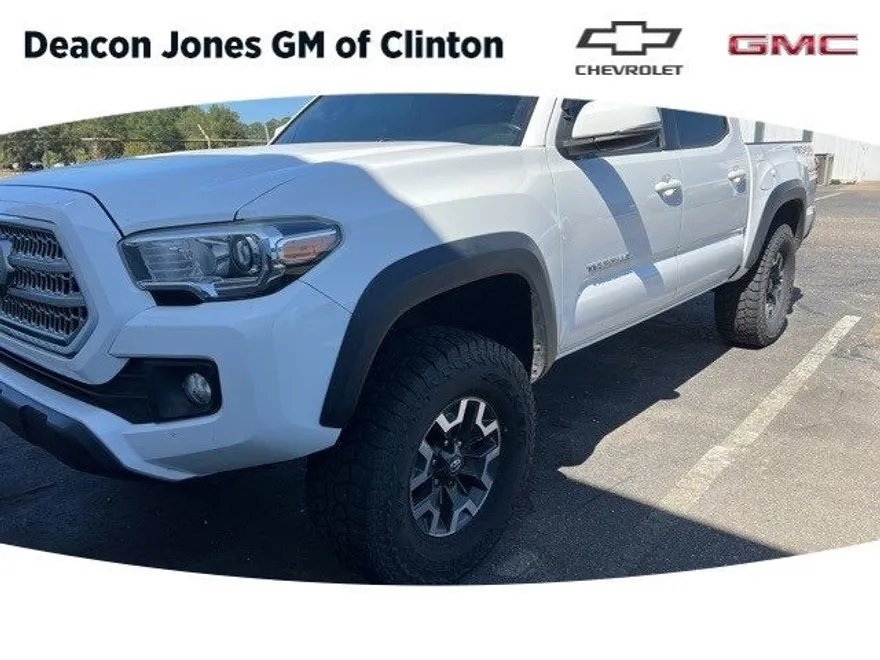 2017 Toyota Tacoma SR5 photo 1