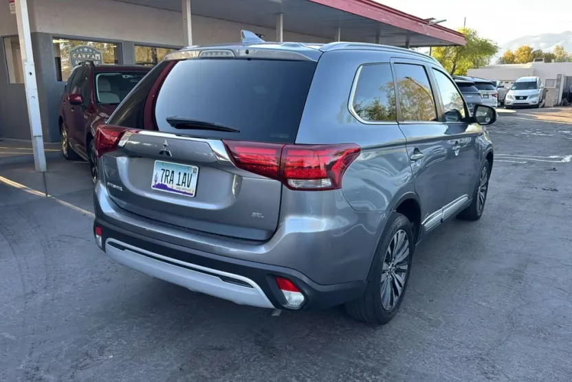 2020 Mitsubishi Outlander ES LE SP SEL Limited photo 1