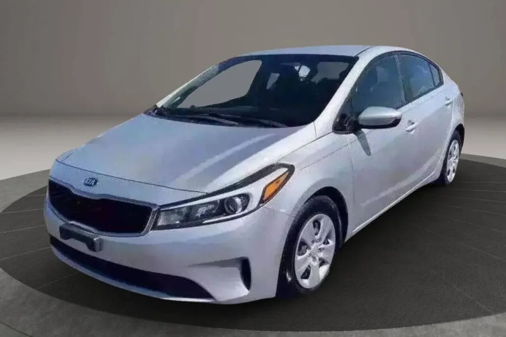 2017 Kia Forte LX Base photo 1