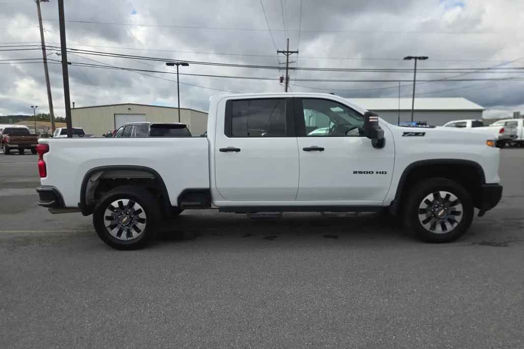 2024 Chevrolet Silverado 2500HD Custom photo 1