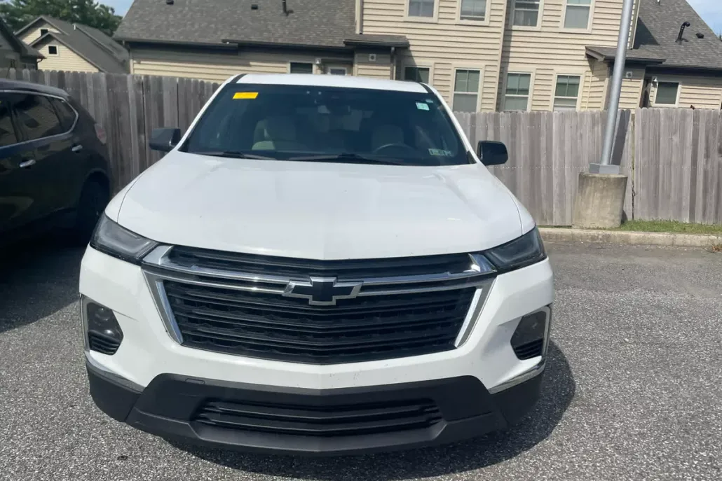 2022 Chevrolet Traverse LS photo 1