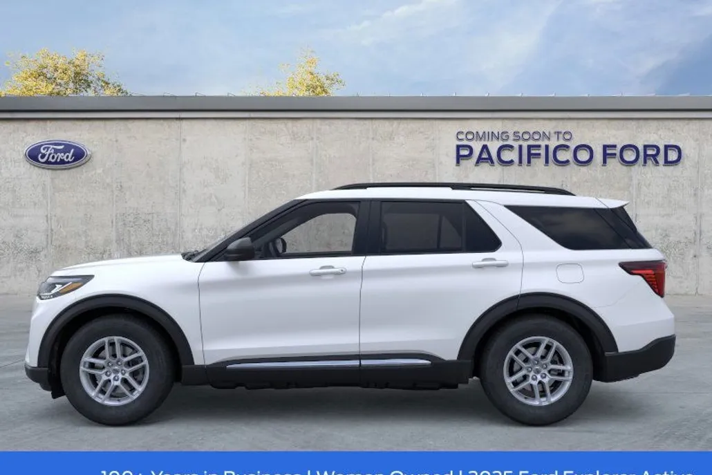 2025 Ford Explorer photo 1