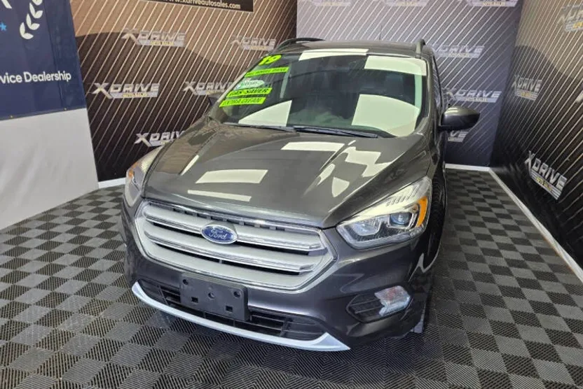 2019 Ford Escape SEL photo 1