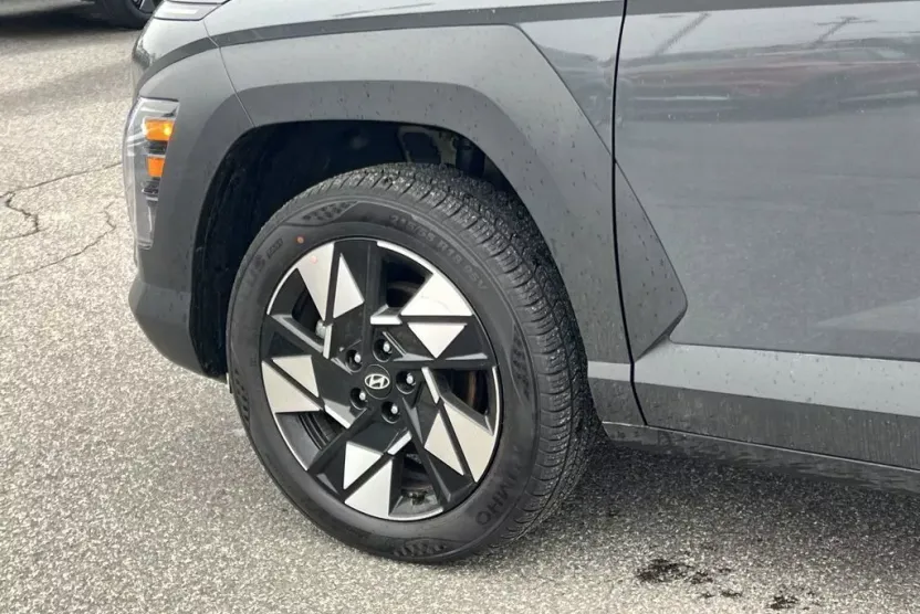 2025 Hyundai Kona SEL photo 1