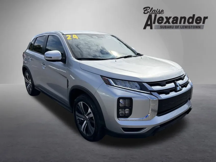 2024 Mitsubishi Outlander Sport SE photo 1