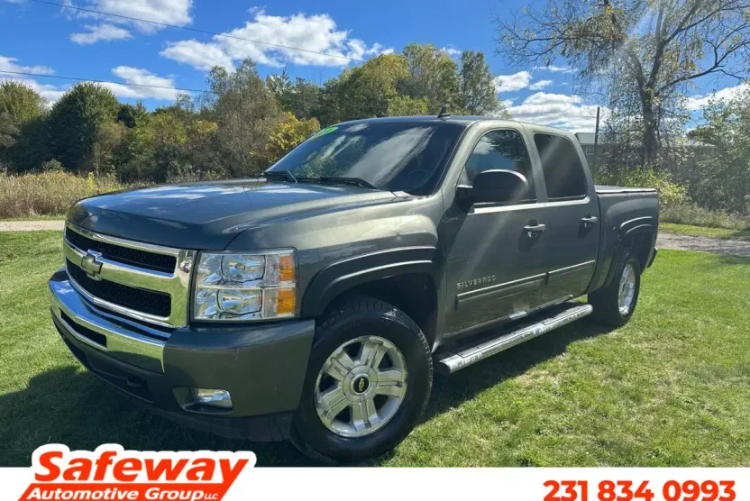 2011 Chevrolet Silverado 1500 LT photo 1