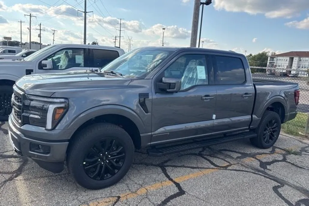 2025 Ford F-150 Lariat photo 1