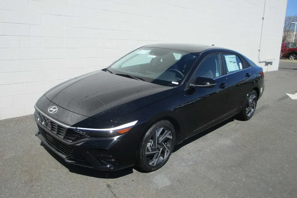 2025 Hyundai Elantra Hybrid Limited photo 1