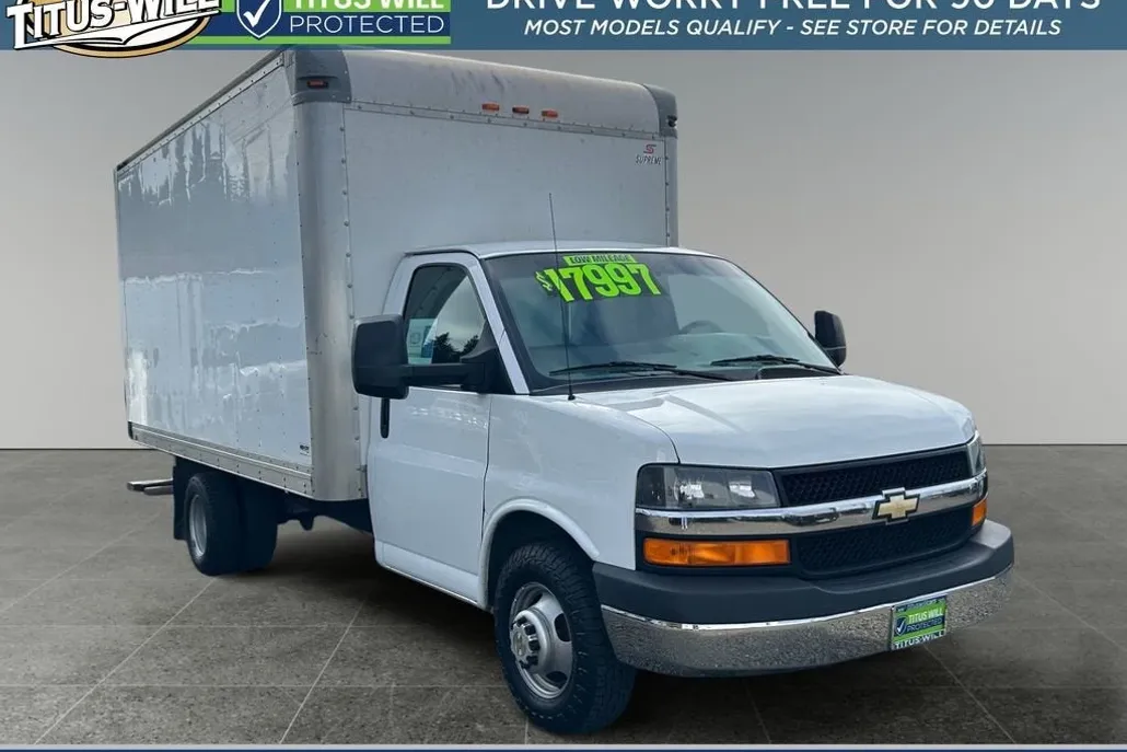 2017 Chevrolet Express Cutaway 3500 Base photo 1
