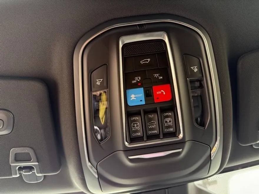 2025 Jeep Grand Cherokee Overland photo 36