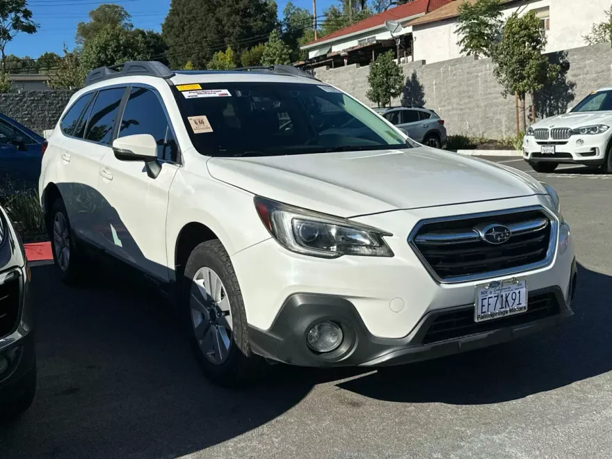 2018 Subaru Outback 2.5i Premium photo 1