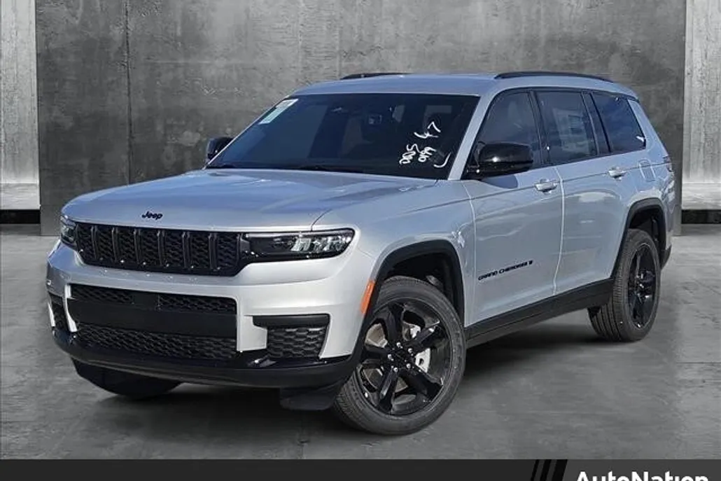 2025 Jeep Grand Cherokee Altitude photo 1