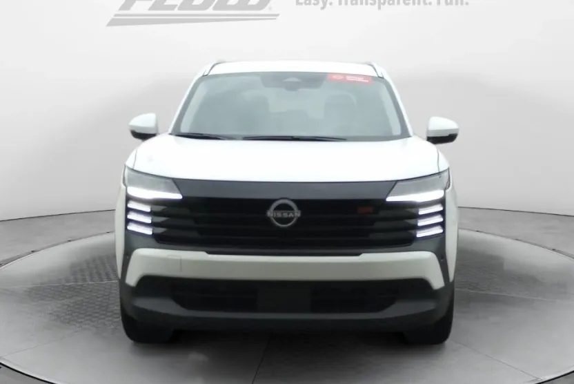 2025 Nissan Kicks SR photo 1
