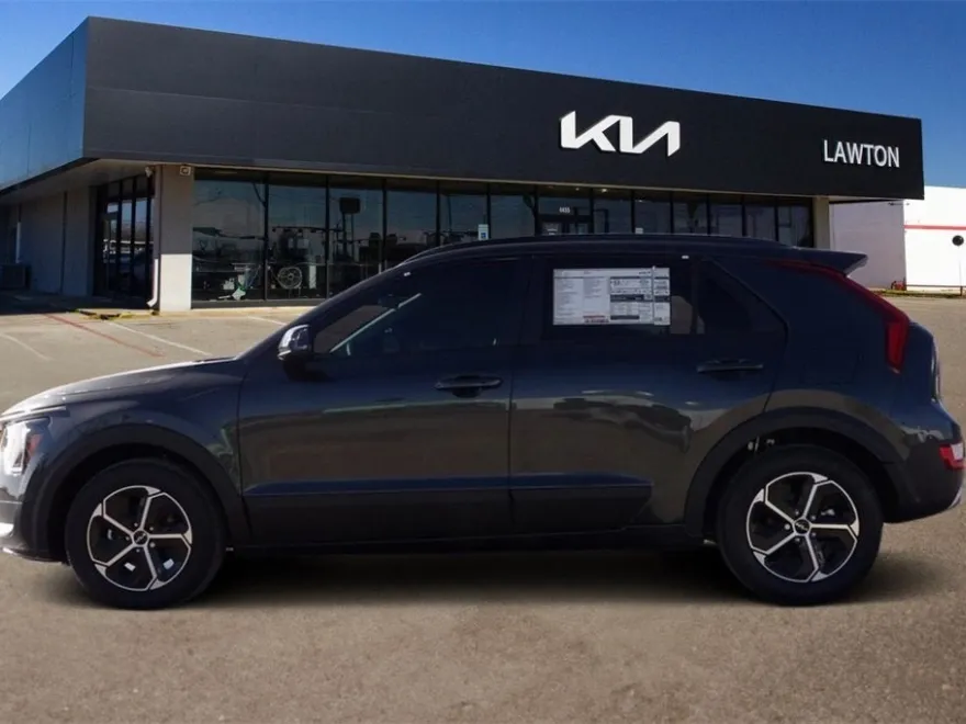 2025 Kia Niro EX photo 1