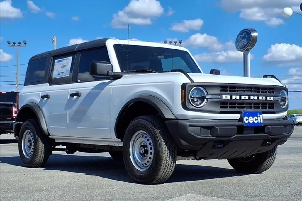 2025 Ford Bronco Base photo 1