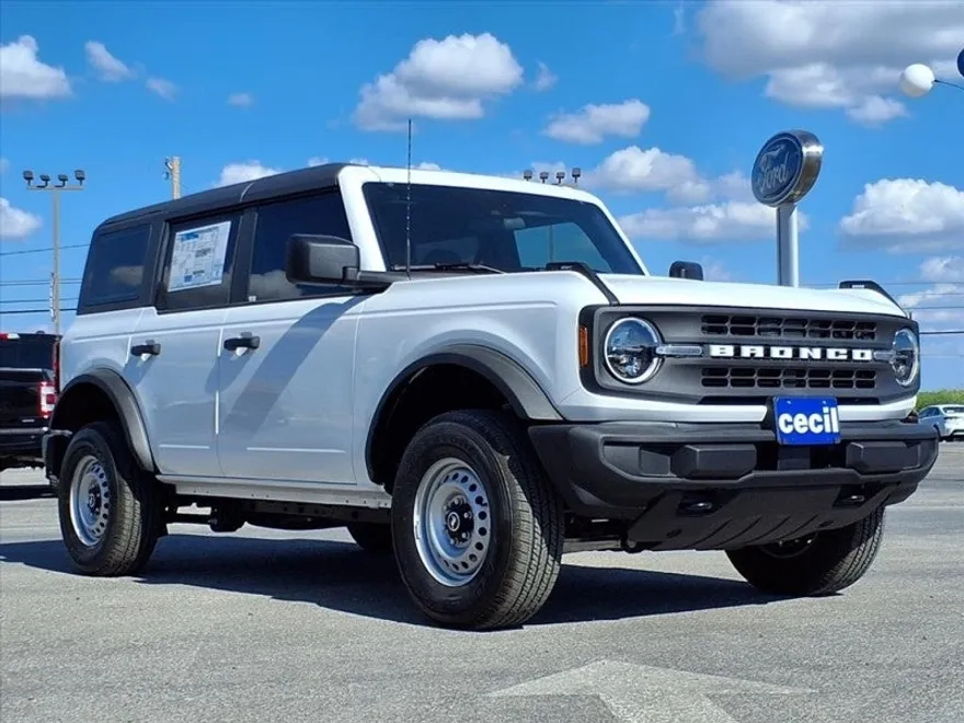 2025 Ford Bronco Base photo 1