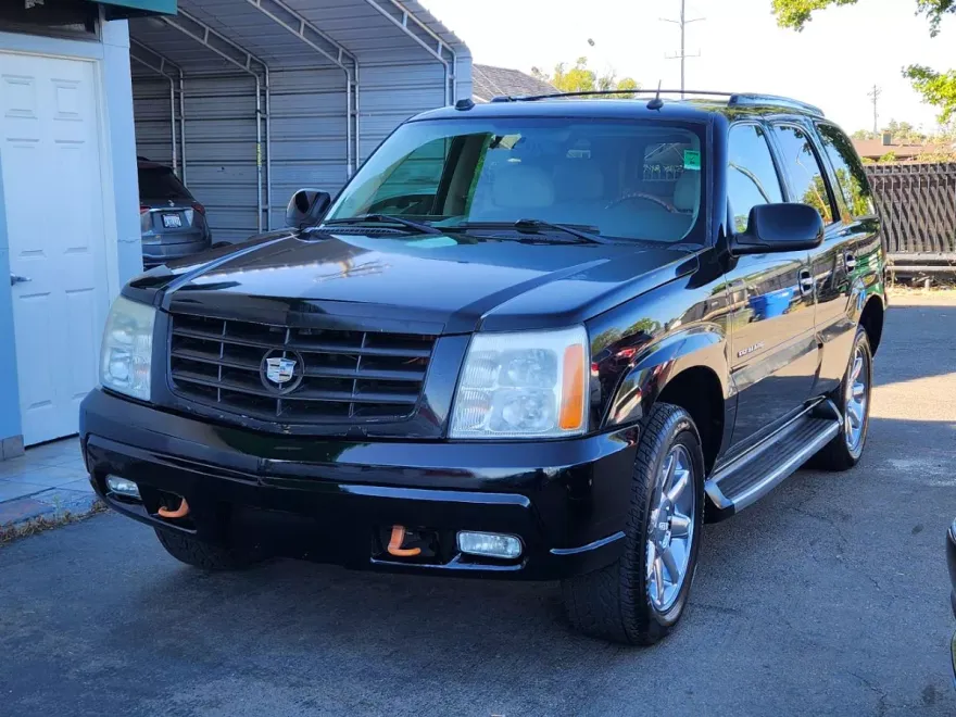 2005 Cadillac Escalade Luxury photo 1