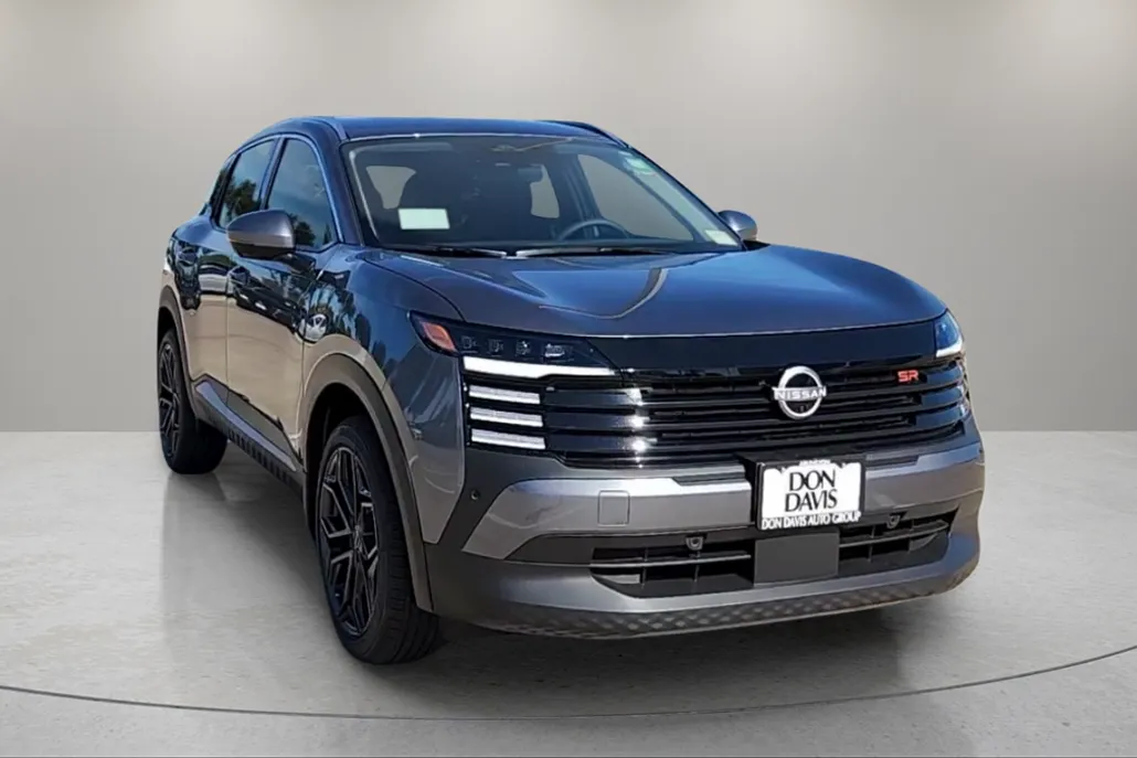 2025 Nissan Kicks SR photo 1