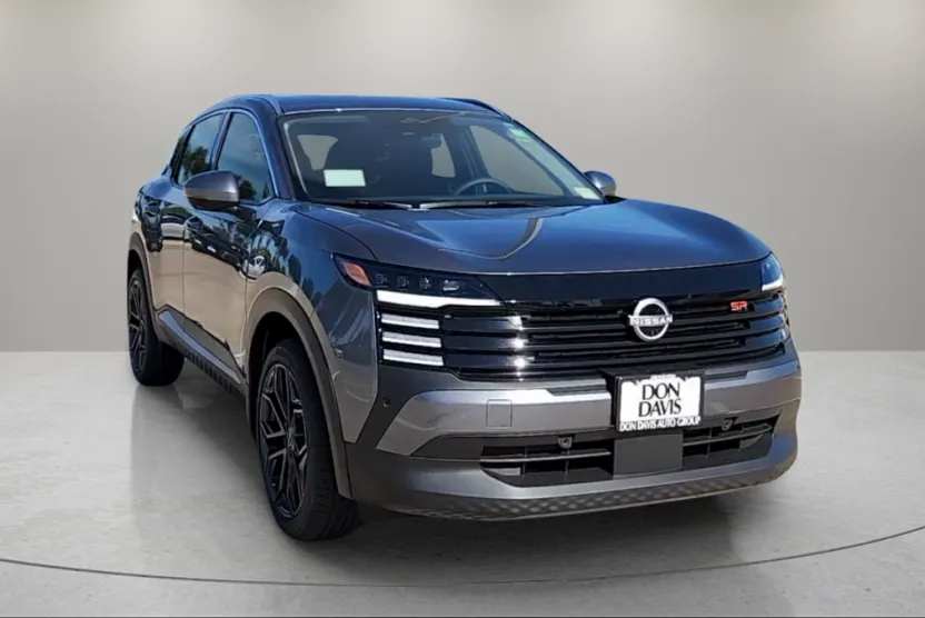 2025 Nissan Kicks SR photo 1
