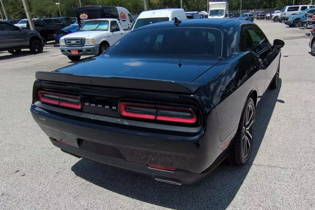 2023 Dodge Challenger GT photo 1