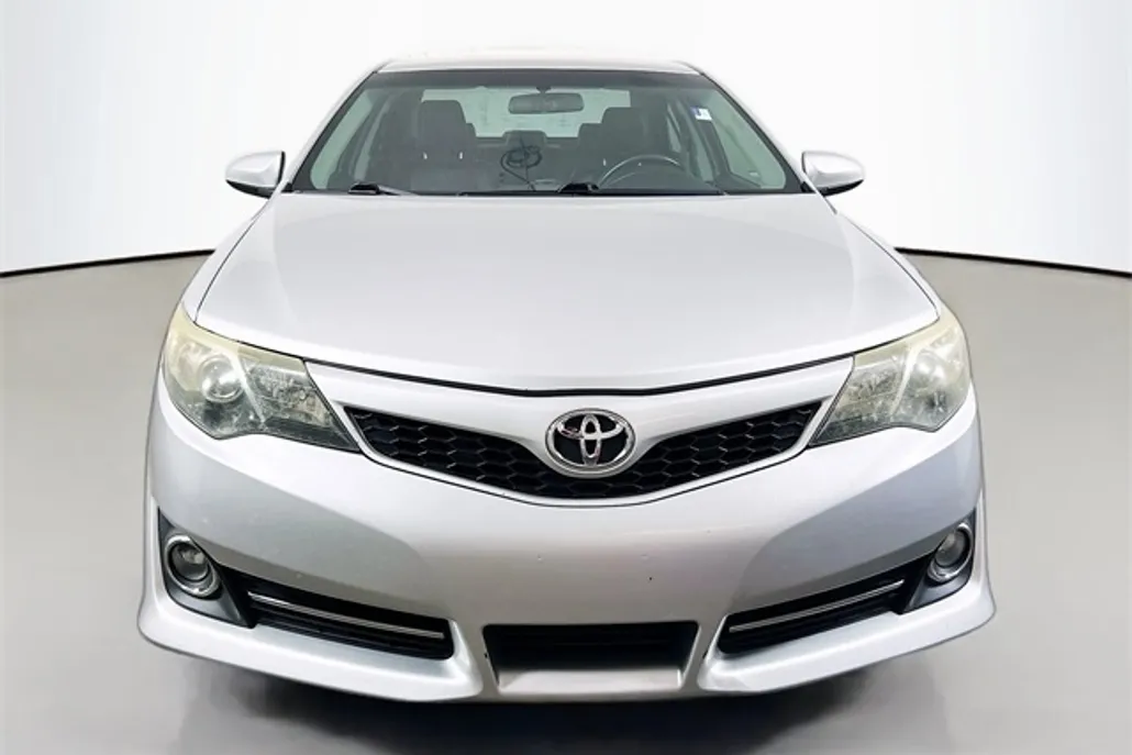 2014 Toyota Camry SE photo 1