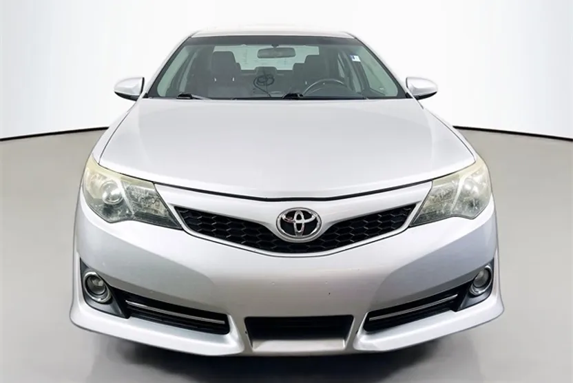 2014 Toyota Camry SE photo 1