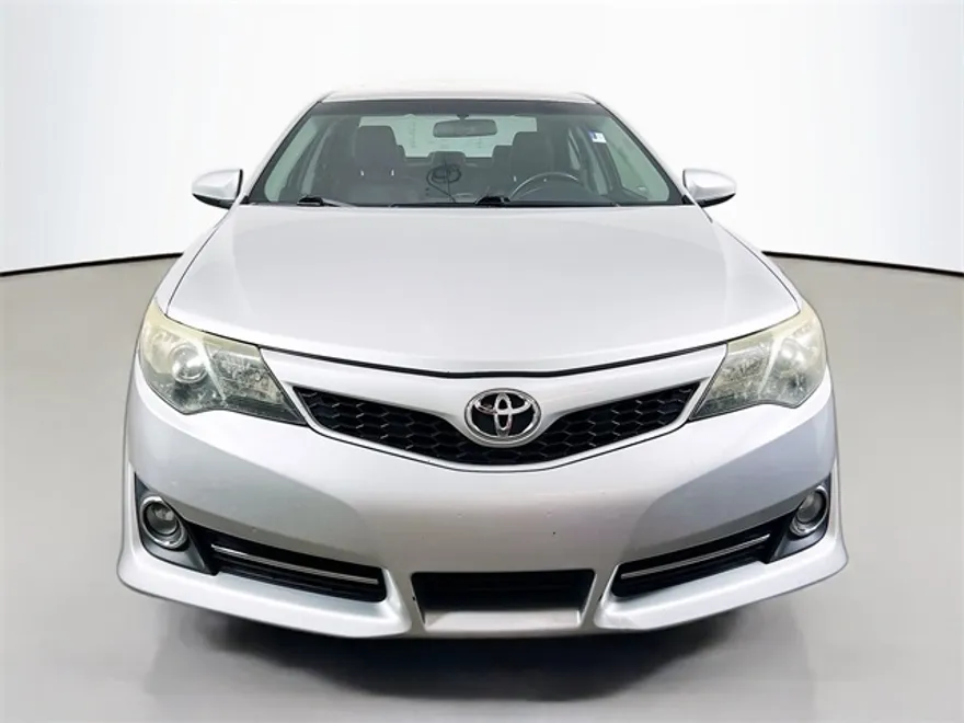 2014 Toyota Camry SE photo 1