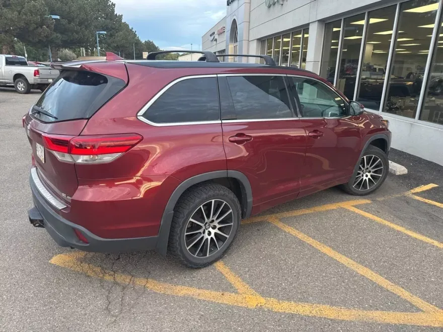 2018 Toyota Highlander SE photo 1