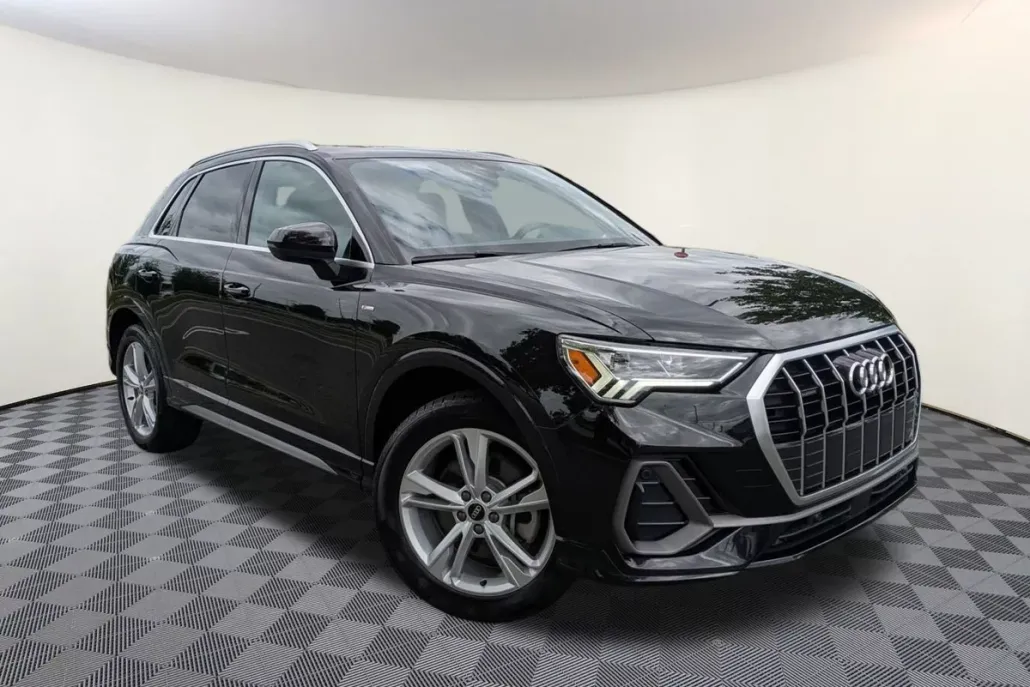 2022 Audi Q3 S line Premium Plus photo 1