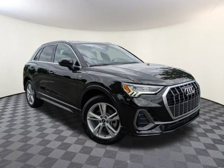 2022 Audi Q3 S line Premium Plus photo 1