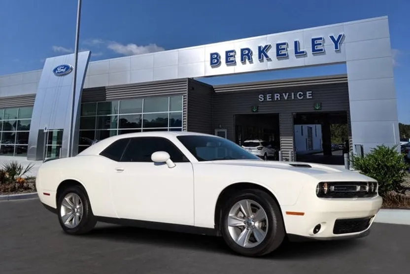 2023 Dodge Challenger SXT photo 1