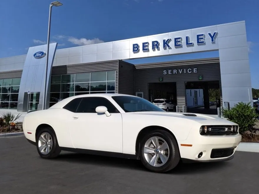 2023 Dodge Challenger SXT photo 1