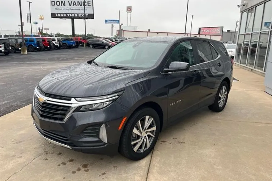 2023 Chevrolet Equinox LT photo 1