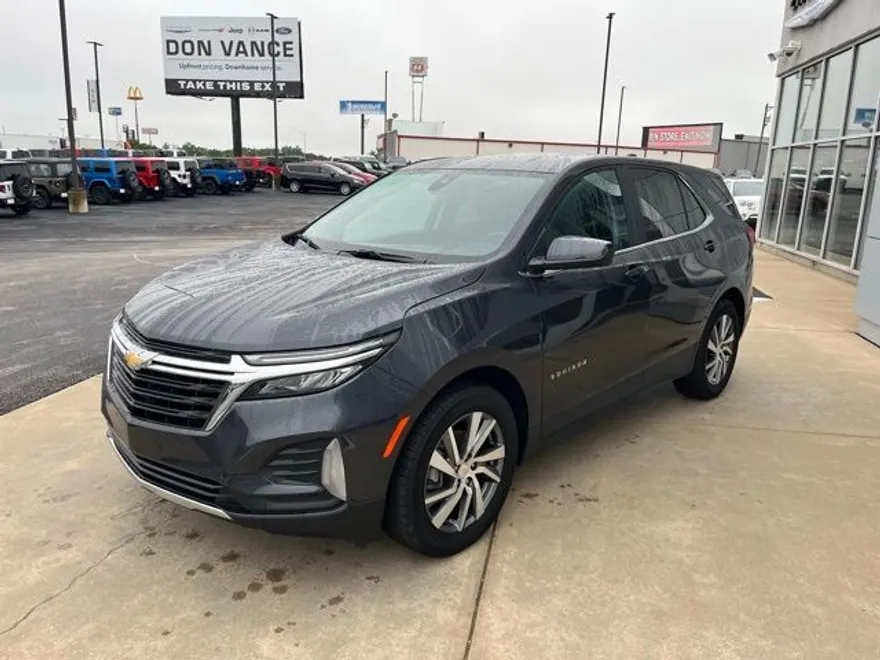 2023 Chevrolet Equinox LT photo 1