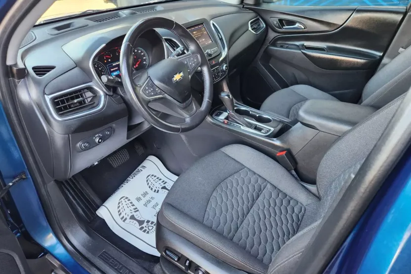 2021 Chevrolet Equinox LT photo 1