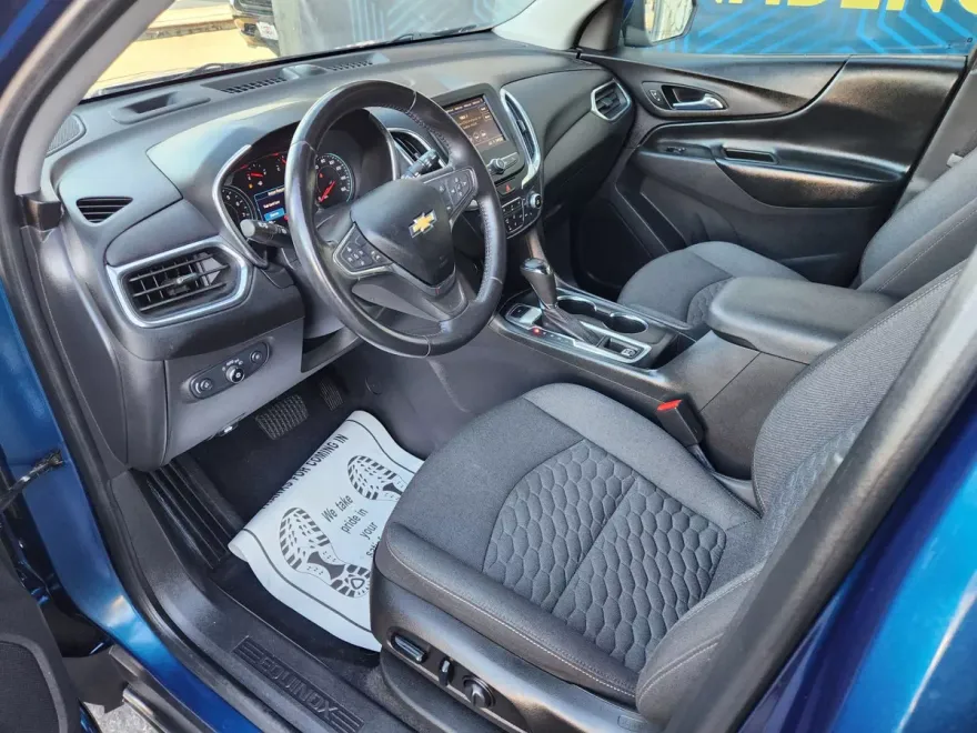 2021 Chevrolet Equinox LT photo 1