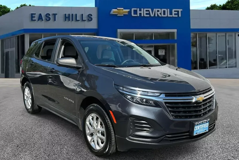 2022 Chevrolet Equinox LS photo 1