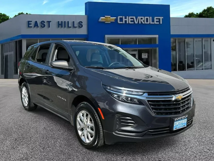 2022 Chevrolet Equinox LS photo 1