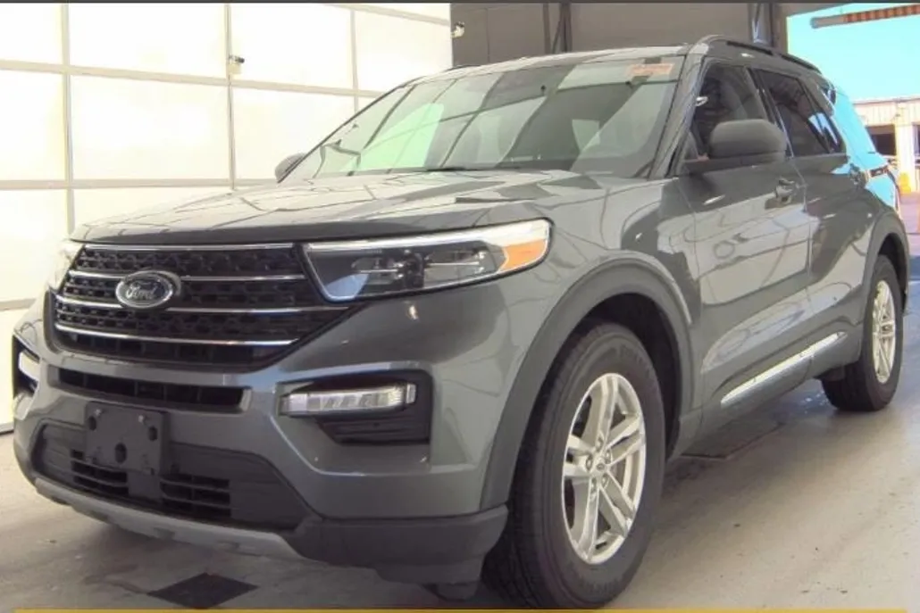 2022 Ford Explorer XLT photo 1