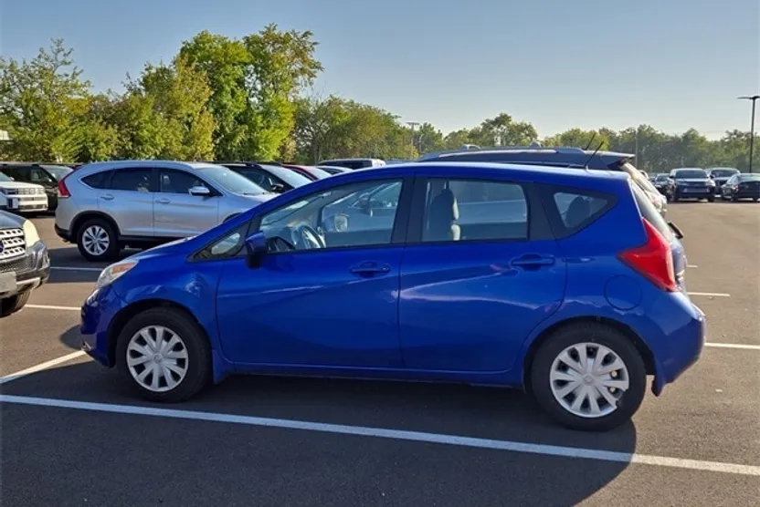2016 Nissan Versa Note SV photo 1
