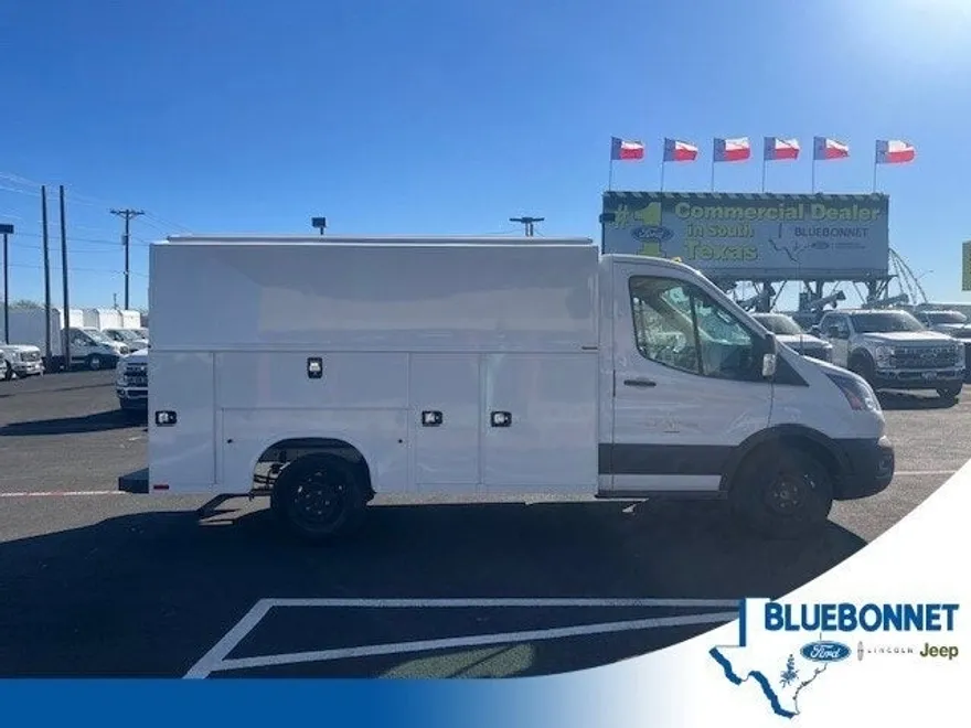 2024 Ford Transit Cutaway photo 1